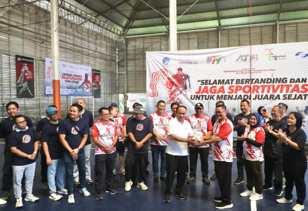 Menkominfo Budi Arie Buka Turnamen Futsal Meriahkan Hari Bhakti Postel Ke-79